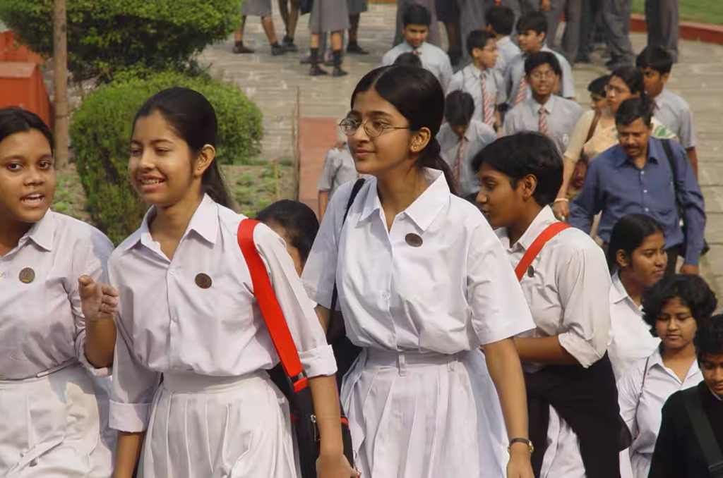 यूपी बोर्ड 12 वीं टॉपर 2025 महक जायसवाल है; कक्षा 30 के 12 टॉपर्स सूची में छात्र